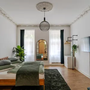 Leben Ein Kreuzberger Altbau Charme Mit Stuck In Bester Kiezlage Apartment